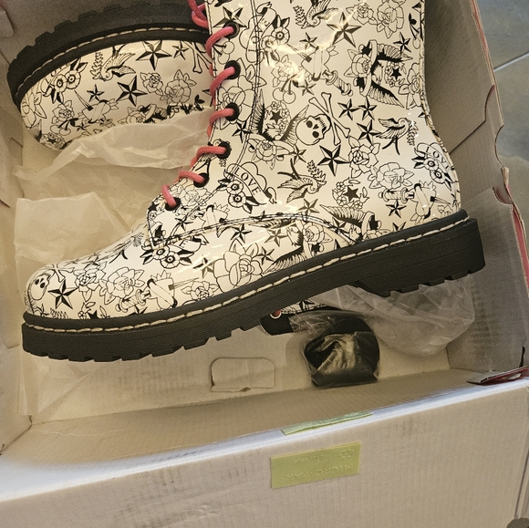 Torrid Betsey Johnson boots - Picture 3 of 5